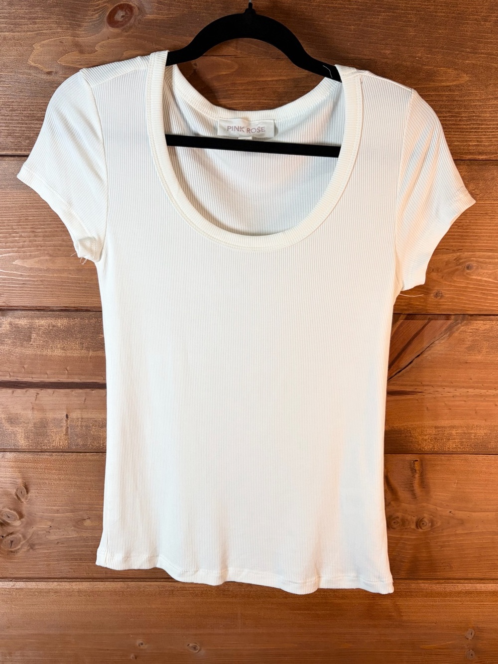 Pink Rose Ivory Scoop Neck Ribbed Short Sleeve Tee Size Small 💕❤️